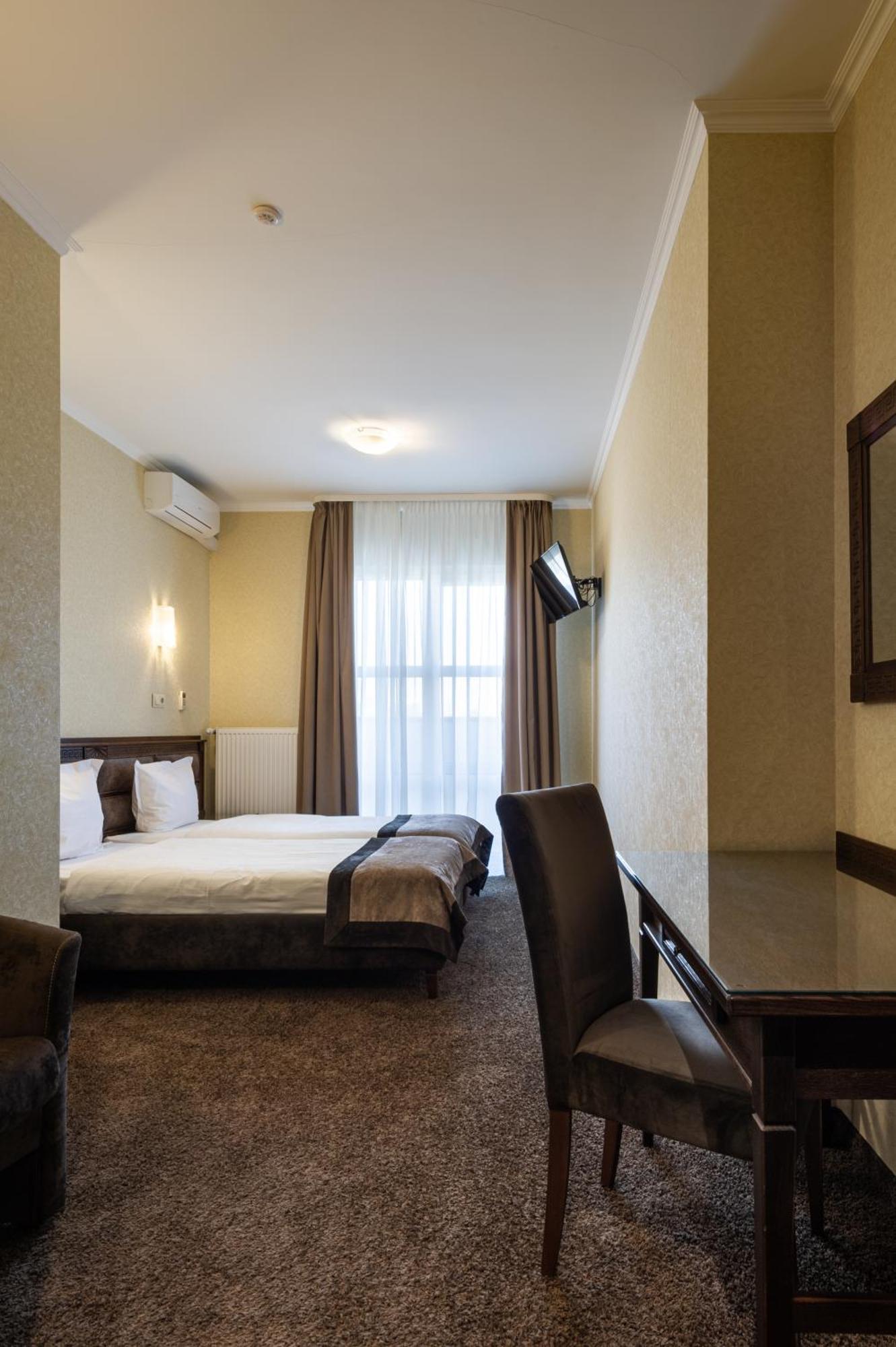 Avalon Palace Ternopil Exterior photo